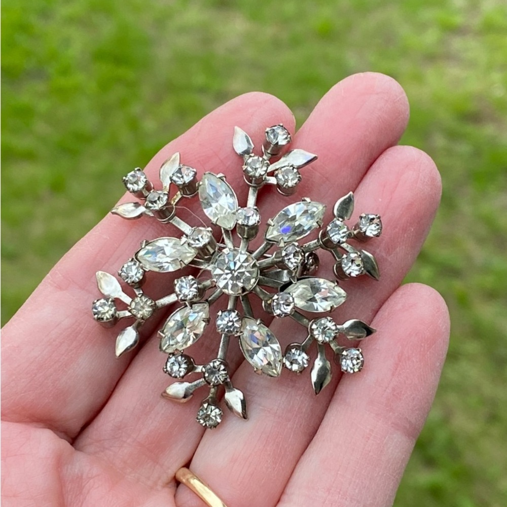 Vintage Sparkling Floral Crystal Brooch